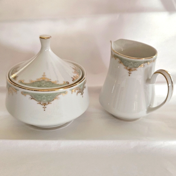 "Valhala" covered cream and sugar by Mikasa. - Picture 1 of 12